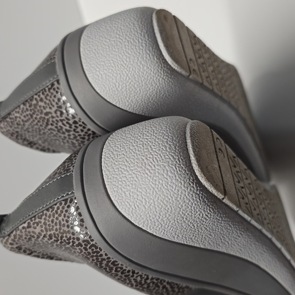 {Vionic} Women's Advantage Jacey Slip On Wedges Supportive Ladies Platform Wedge - Picture 7 of 11